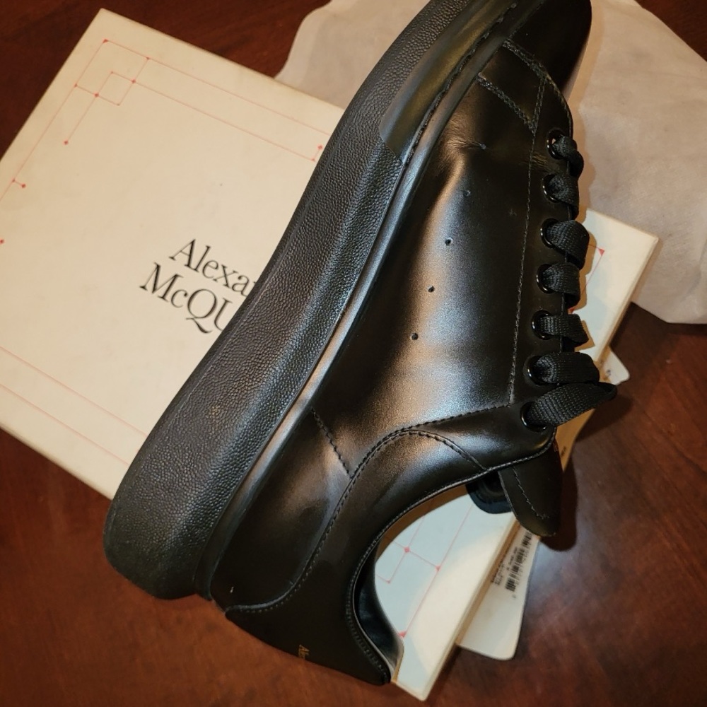 Alexander McQueen Men's Black Leather Lace-Up Sneakers - Picture 9 of 9